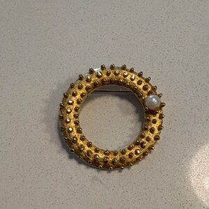 Vintage Mamselle Gold Tone Spiky Circle Brooch with Faux Pearl Accent